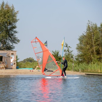 Windsurfen bij camping